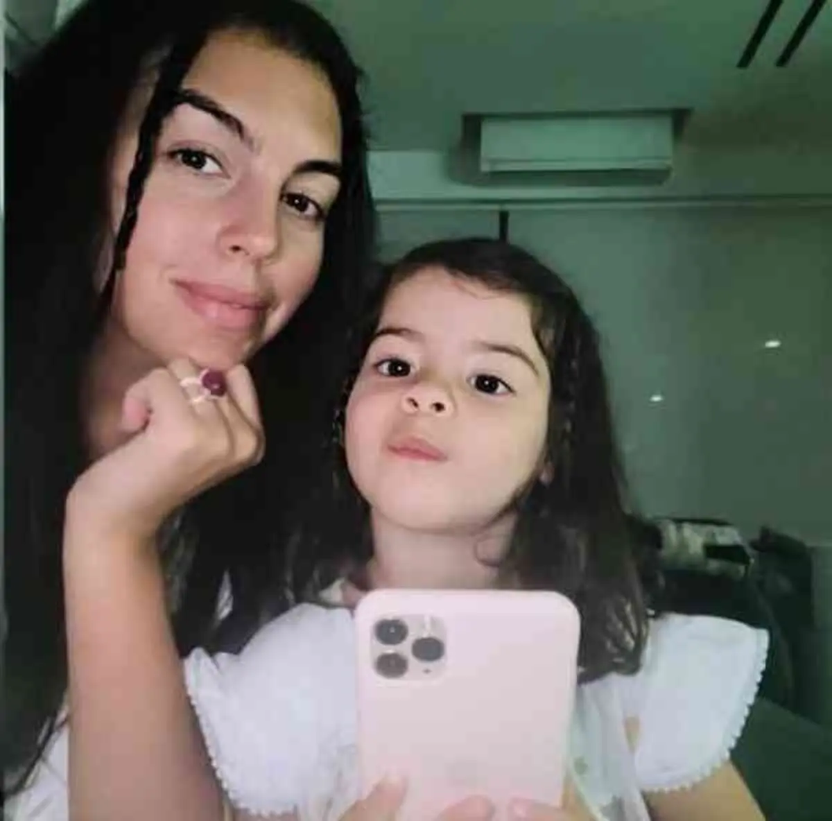 georgina-rodriguez-va-farzandash