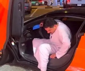 آواز شاد؛ چهره معروف رفته دبی با ماشین فوق لوکسش پیش شیخ های عرب چه رقصی میکنه 