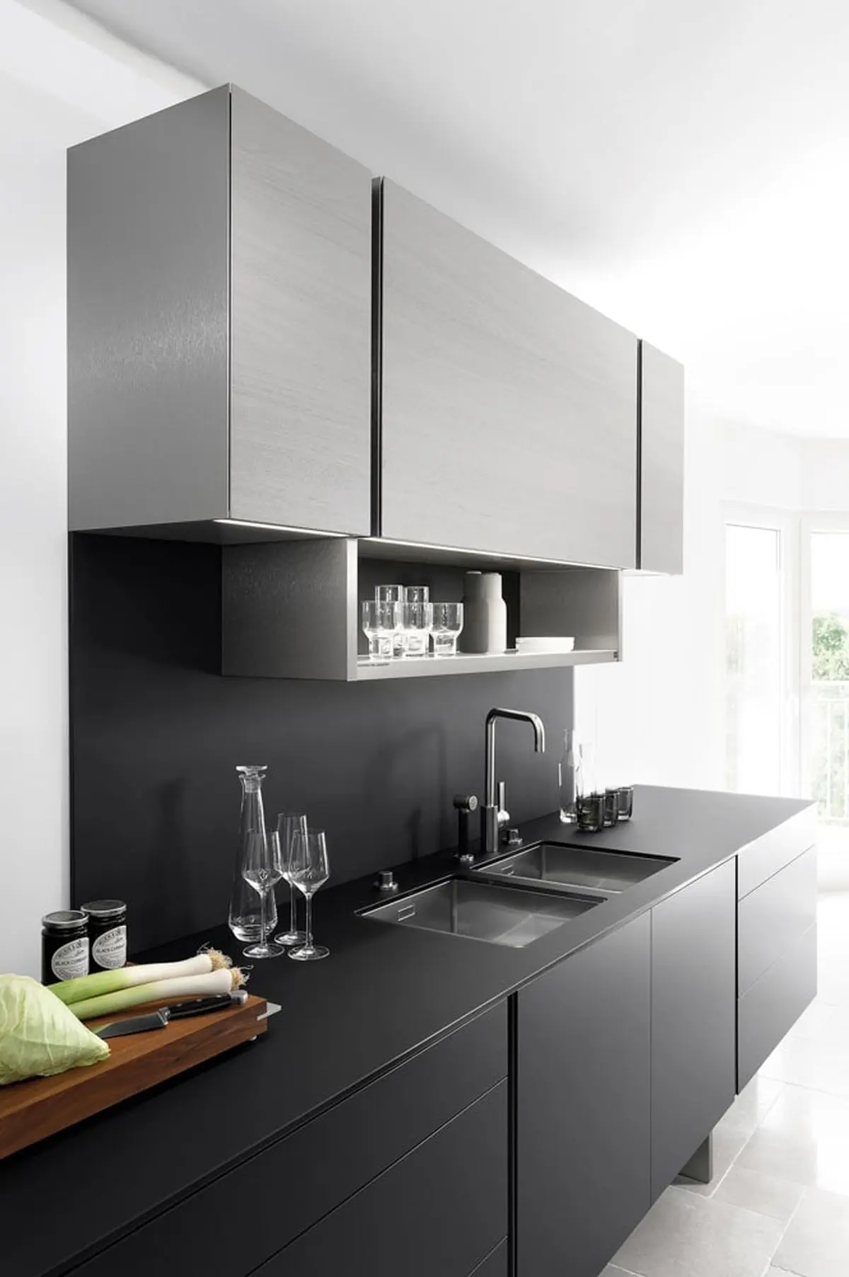 کابینت-خاکستری-آشپزخانه-کوچک-1