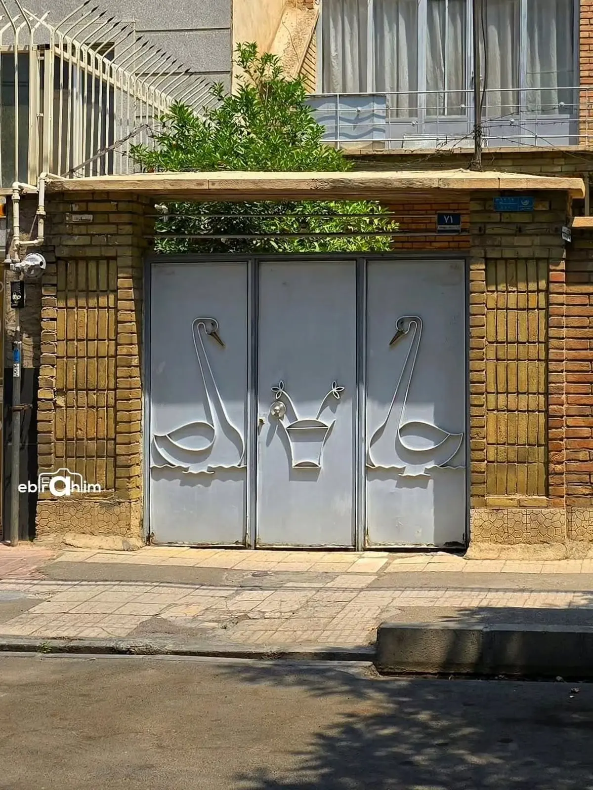 چرا دیگه در های ورودی رو این_شکلی درست نمیکنن؟؟نظرتون چیه؟؟عکس@ebrahim_azarpour ———————————————@ (2)