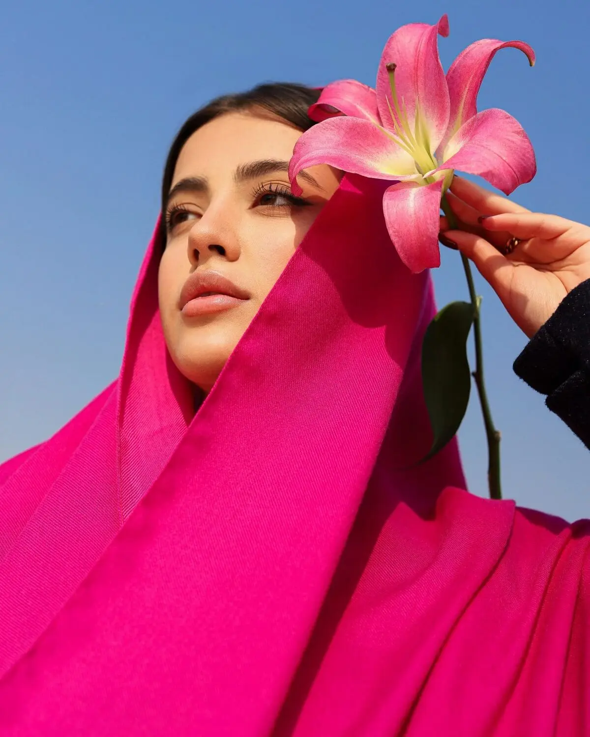 بهترین رنگ شال برای پوست گندمی