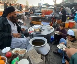 غذای خیابانی؛ ببینید صحبانه های جذاب کنار جاده ای افغانستان رو که انگار سلف سرویس هست