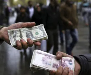 همتی: اگر ما نبودیم، دلار ۵۰هزار تومان می‌شد!