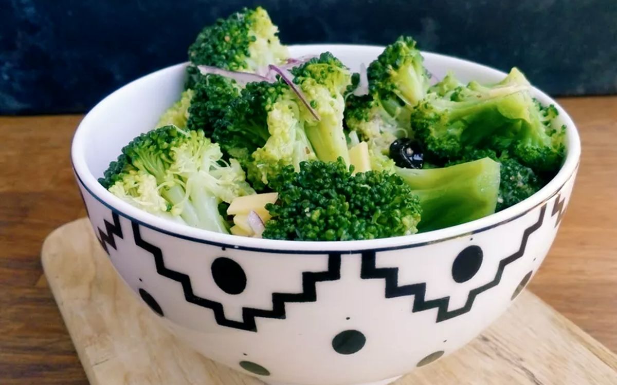 close-up-of-chopped-broccoli-in-bowl-on-cutting-board-570397449-5a9ab9a5ba61770037b07389