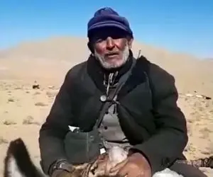 آواز خیابانی؛ مرد یزدی چنان چه چهی میزنه تو بیابون که از دور همه فکر کردن شجریانه