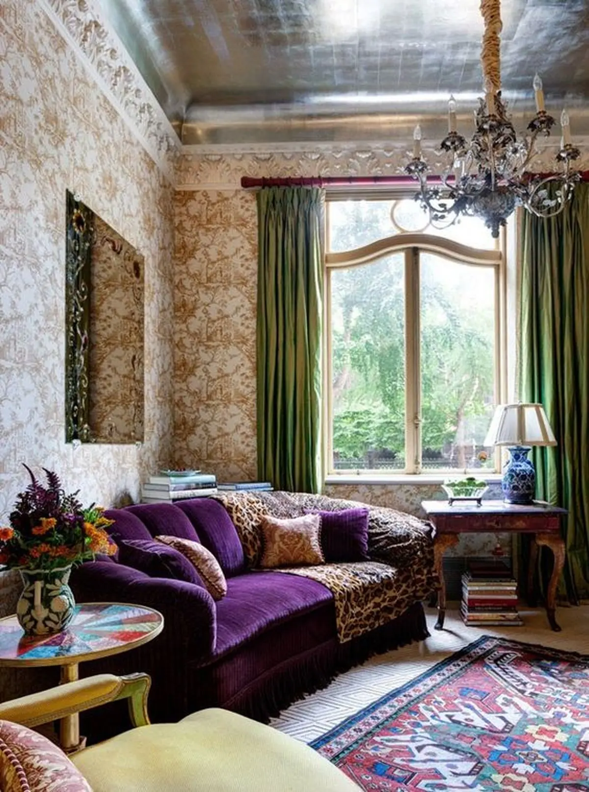 08-a-sophisticated-vintage-living-room-with-printed-wallpaper-a-purple-sofa-a-lovely-chandelier-green-curtais-and-a-printed-rug
