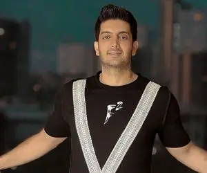 وقتی فرزاد فرزین تو استوریش به سیاوش خیرابی تیکه سنگین مینازه