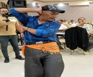 آواز شاد؛ با رقص عربی این مرد میتونیم ادعای مالکیت دبی رو داشته باشیم استخون نداره