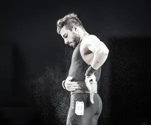 کیانوش رستمی برای کشور دیگری وزنه می زند؟