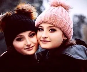 عکس سارا و نیکا با مرد غریبه در ماشین میلیاردی!