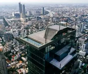 معماری خلاقانه؛ ترسناک ترین تفریح جهان رو این هتل 50 طبقس زنه سکته کرد از آدرنالین