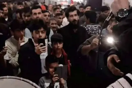 آواز محلی؛ آرمان امیدی بعد از مرگ خواهرش فازش این شد تو جمعیت مور و ملخ با سوز خوند