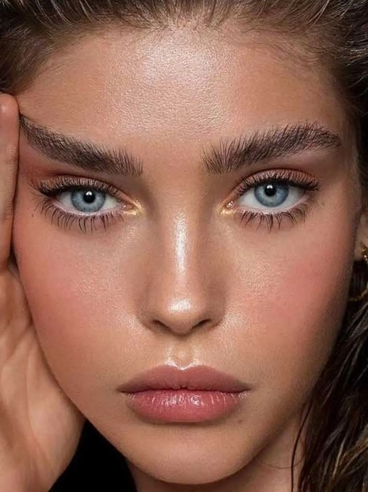 Light-makeup-model3