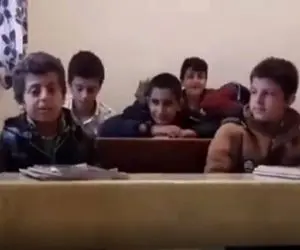 آواز محلی؛ بچه ها با یه ذره سن سر کلاس آهنگ کردی خوندن غم صداشون دل سنگ رو آب میکنه