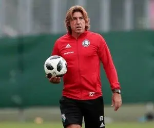 تکلیف سرمربی استقلال روشن شد!