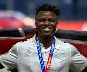 استقلال ایوب ماسیکا را می خواهد؟