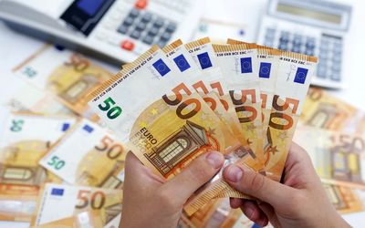 آغاز فروش ۵۰۰۰ یورو در شعب منتخب بانکی؛ شرایط خرید چیست؟