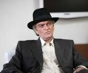 (ویدئو) خوانندگی فتحعلی اویسی در برنامه خندوانه؛ ای دریغ از عمر رفته