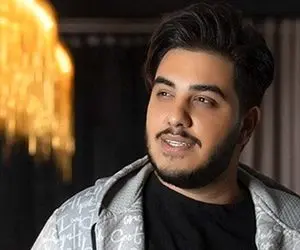 آواز احساسی؛ آرون افشار دل همه رو خون کرد وقتی برای مادرش خوند بغل تو بغل اشک ریختن