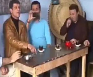 آواز دیش دیش؛ مرد نابینا ضرب انگشت میگیره خنده بوکون تره بمیرم میخونه به شعف میافتی