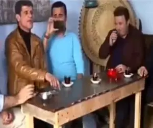 آواز دیش دیش؛ مرد نابینا ضرب انگشت میگیره خنده بوکون تره بمیرم میخونه به شعف میافتی