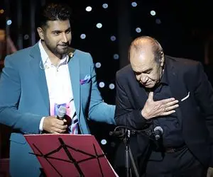 آواز بهشتی؛ وقتی که احسان خواجه امیری از استاد ایرج میخونه و نگاه پر از احساس پدرانه