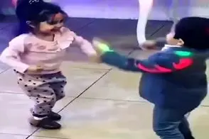 آواز شاد؛ رقص مدل پیرمردی این دوتا فنچ که گوشه تالار دور از هیاهو تو عالم خودشونن