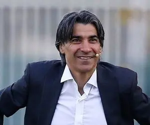 (عکس) هدیه رهبر انقلاب به وحید شمسایی