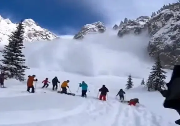 معماری طبیعت؛ اسکی سوارها تو برف و بوران اجلشون رسید بد هم رسید