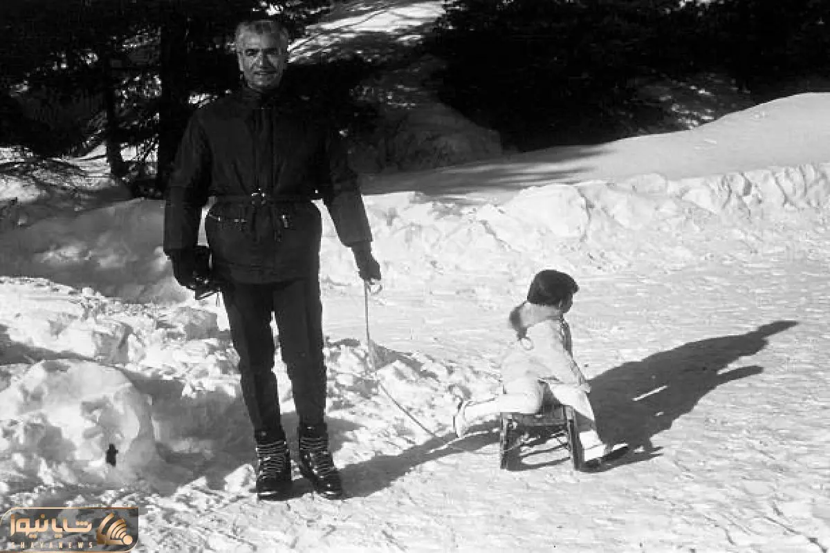 سفر به ایام قدیم ندیم؛ نقش بر زمین شدن شاه مخلوع توسط فرح گستاخ تو برف همراه فرزندان