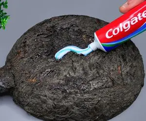 ترفندهای خانگی؛ ماهیتابه جزغاله شده رو دور ننداز چارش خمیر دندون