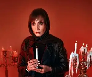 تراس رویایی سمیرا حسن پور/ گوشه دنج کتابخونی خانم بازیگر و ریلکس کردن با حیوون خونگیش