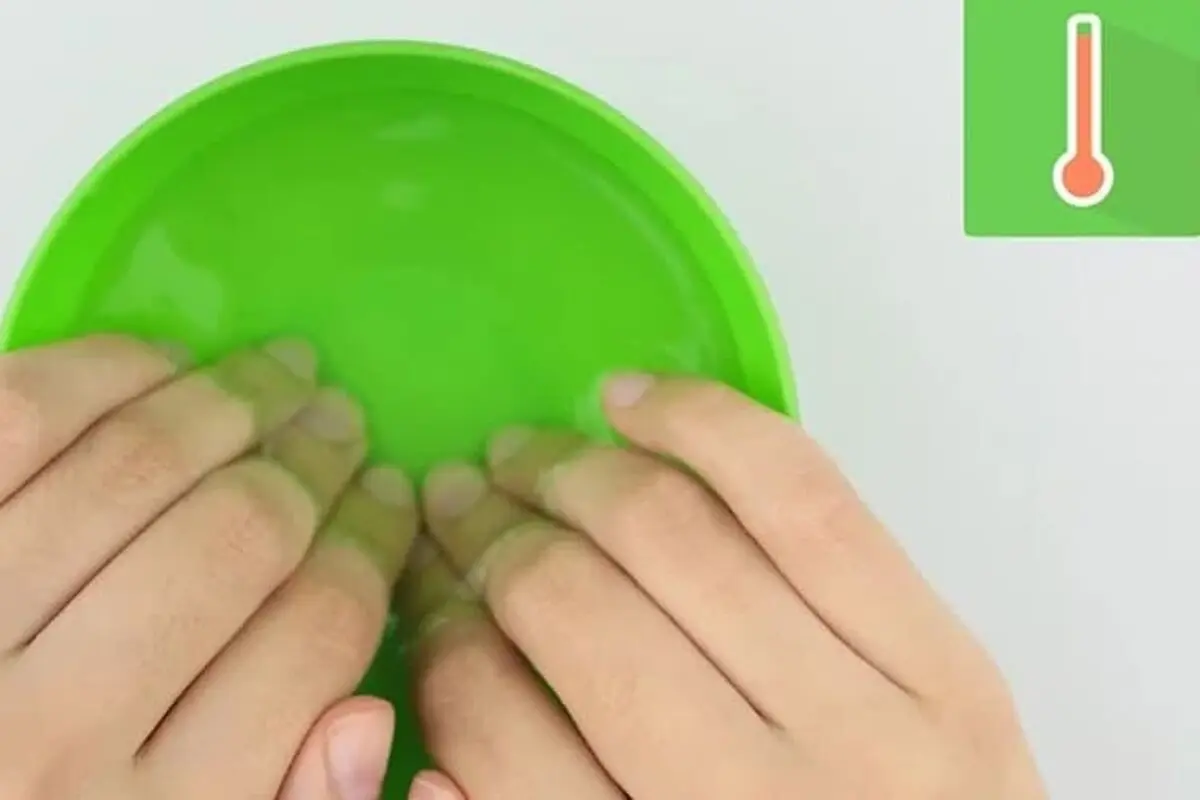 apply-nail-polish-3