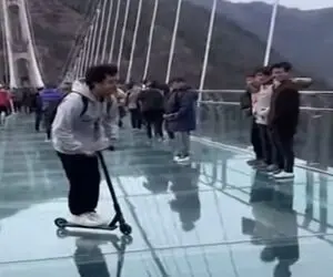 معماری طبیعت؛ پسره با این کارش رو پل شیشه ای خدا بیامرز شد