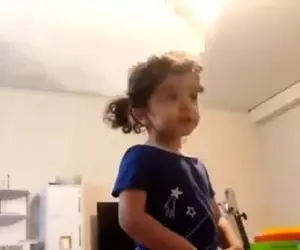 آواز احساسی؛ زهرای 3 ساله که برای ایران خوند تابوت کوچکش در آغوش مردم تشییع شد