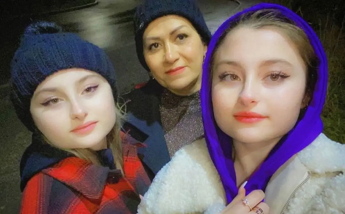 سارا و نیکا دو سال گذشته با چهره هایی زنانه تر