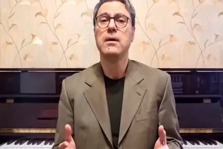 آواز احساسی؛ صدای این خواننده کاری میکنه آروم یه گوشی بشینی با چایی و بری تو فکر 