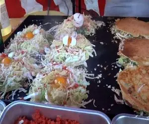 غذاهای خیابانی؛ عجیب ترین غذای ژاپنی که بیشتر شبیه بستنی/ تخم مرغ روش چی میگه؟