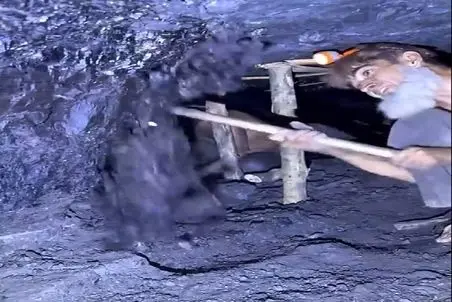 مستند کاوش؛ حق دارن میگن کار معدن سخت ترین کار دنیاس اون زیر یه ضربه خطا زد واویلا شد