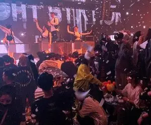 (تصاویر) گشتی در کلوپ شبانه و بازارهای ووهان!