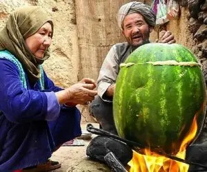 غذای هندونه ای؛ هندوانه تو افغانستان دور ریز نداره توشو میخورن پوستشو قابلمه میکنن