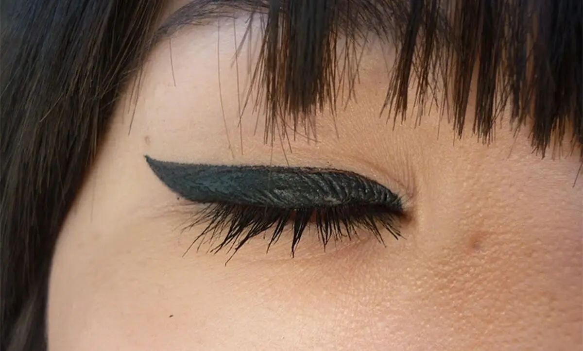 The-Right-Eyeliner-For-Your-Eye-Shape38