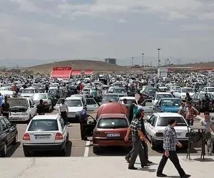 بلاتکلیفی معاملات در بازار خودرو /خریداران عقب کشیدند!