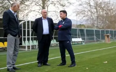 بازی عجیب تاج در زمین قلعه‌نویی؛ برای ما حرام، برای بقیه حلال