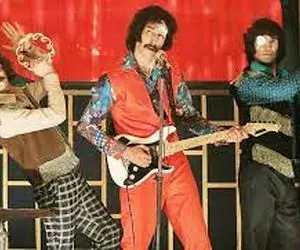 قاچاق دومین فیلم پرمخاطب سینمای ایران/ فسیل؛ کمدی موزیکال