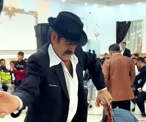 آواز محلی؛ رقص جنوبی آقای سبیل کلفت با لباس بابا کرم فقط اونی که شیرجه زد رو شاباش