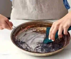 ترفندای خونگی واسه تمیز کردن قابلمه روحی؛ با چند تا ماده ساده مثل روز اول برق بندازش