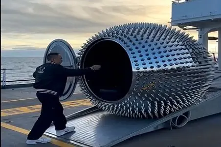 معماری خلاقانه؛ زیر دریایی توپی ساختن باهاش بی خطر از وسط نهنگ ها رد میشه