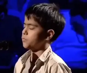 آواز جگرسوز؛ پسر دهه نودی جوری ساعتی در جهان خرم بودن خوند هق هق خواهرش تموم نمیشه 