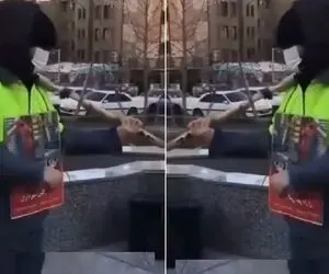 آواز خیابانی؛ رفتگری را ببینید برای حمایت از شغل خود با جارو چه سازی میزنه!